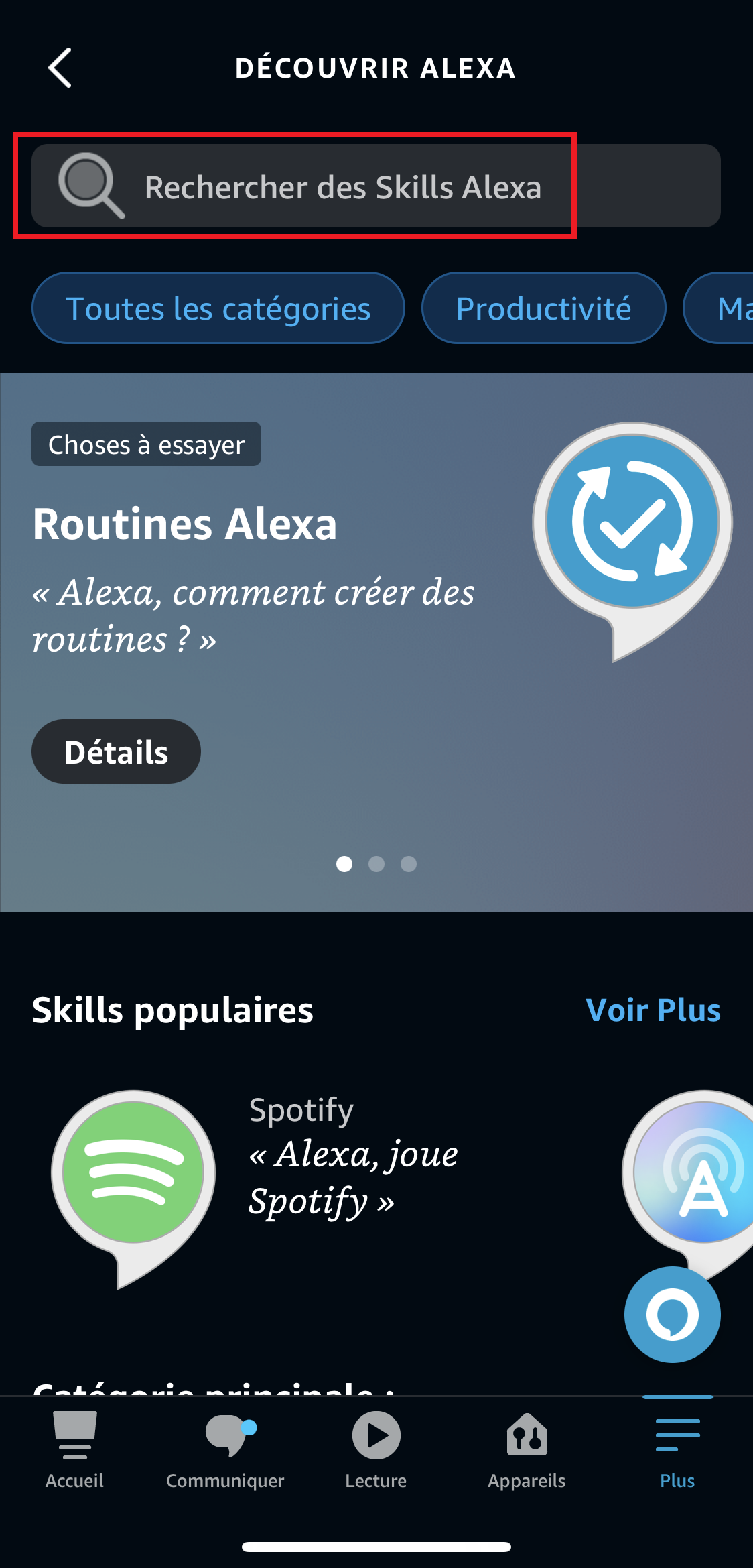 Page "Skills et jeux" de l'app Alexa. le champ de recherche est en haut de l'écran, sous "découvrez Alexa".  